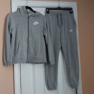 Nike boys athletic set